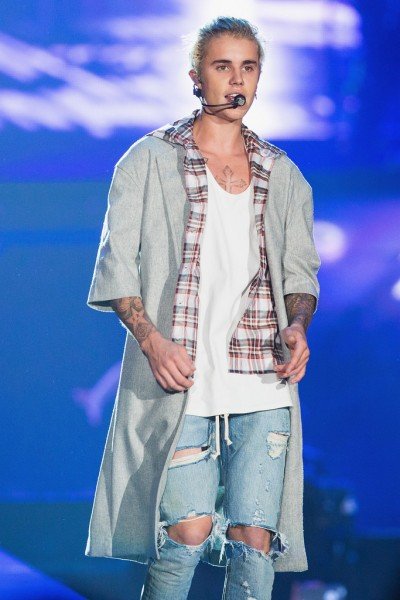justin bieber calvin klein 400x600 Justin Bieber vestirá de Calvin Klein en su gira mundial